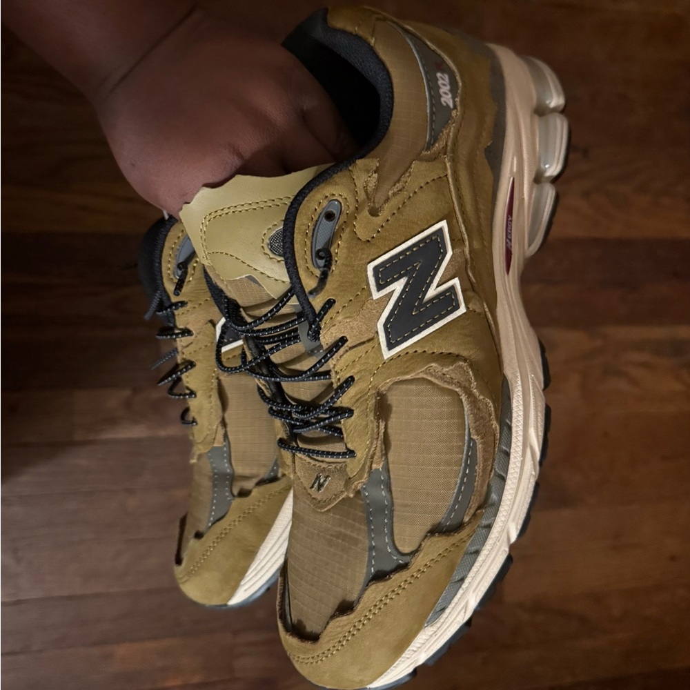New Balance Men's Olive and Gray Sneakers
